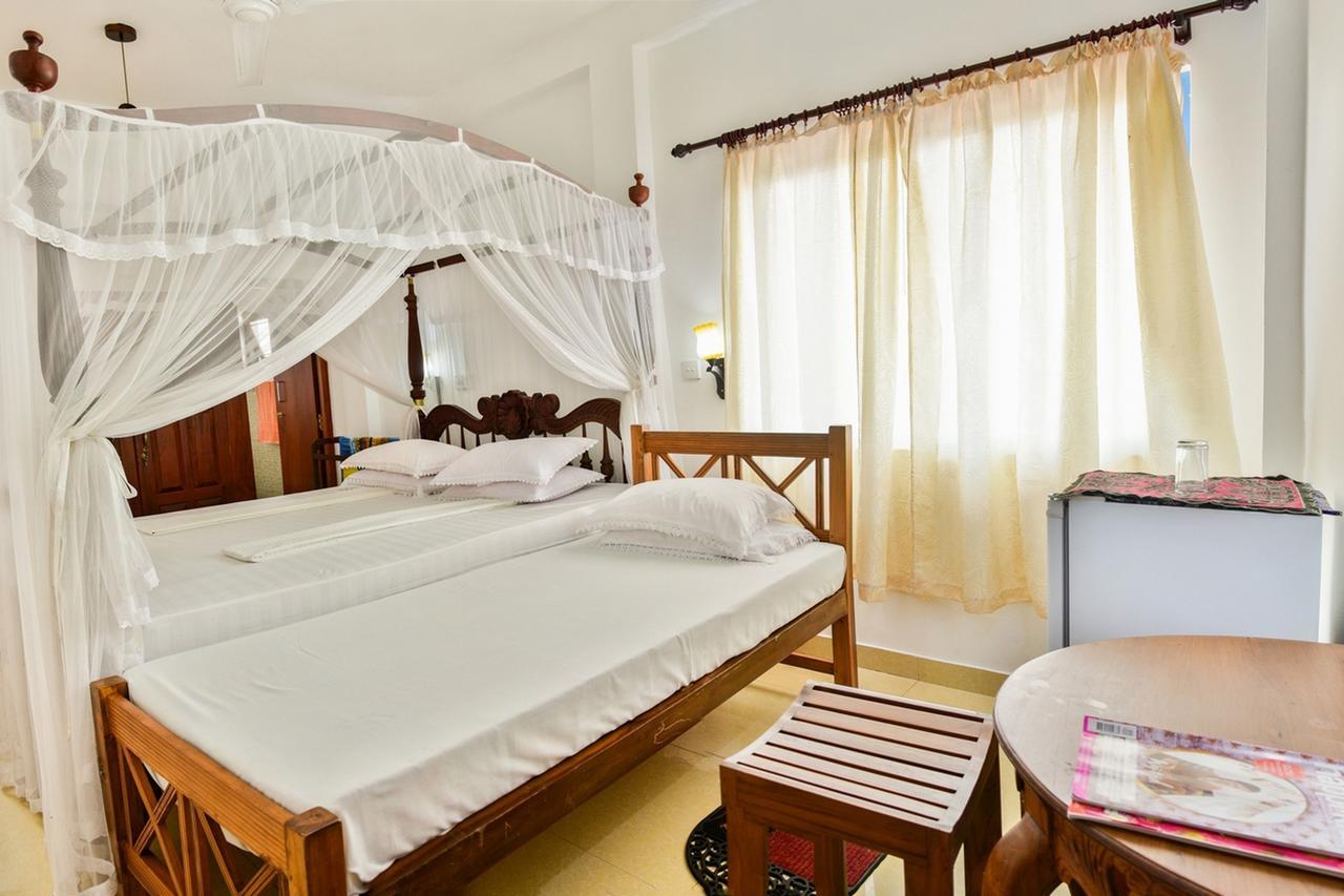 Hotel Dolphin Хикадува Екстериор снимка